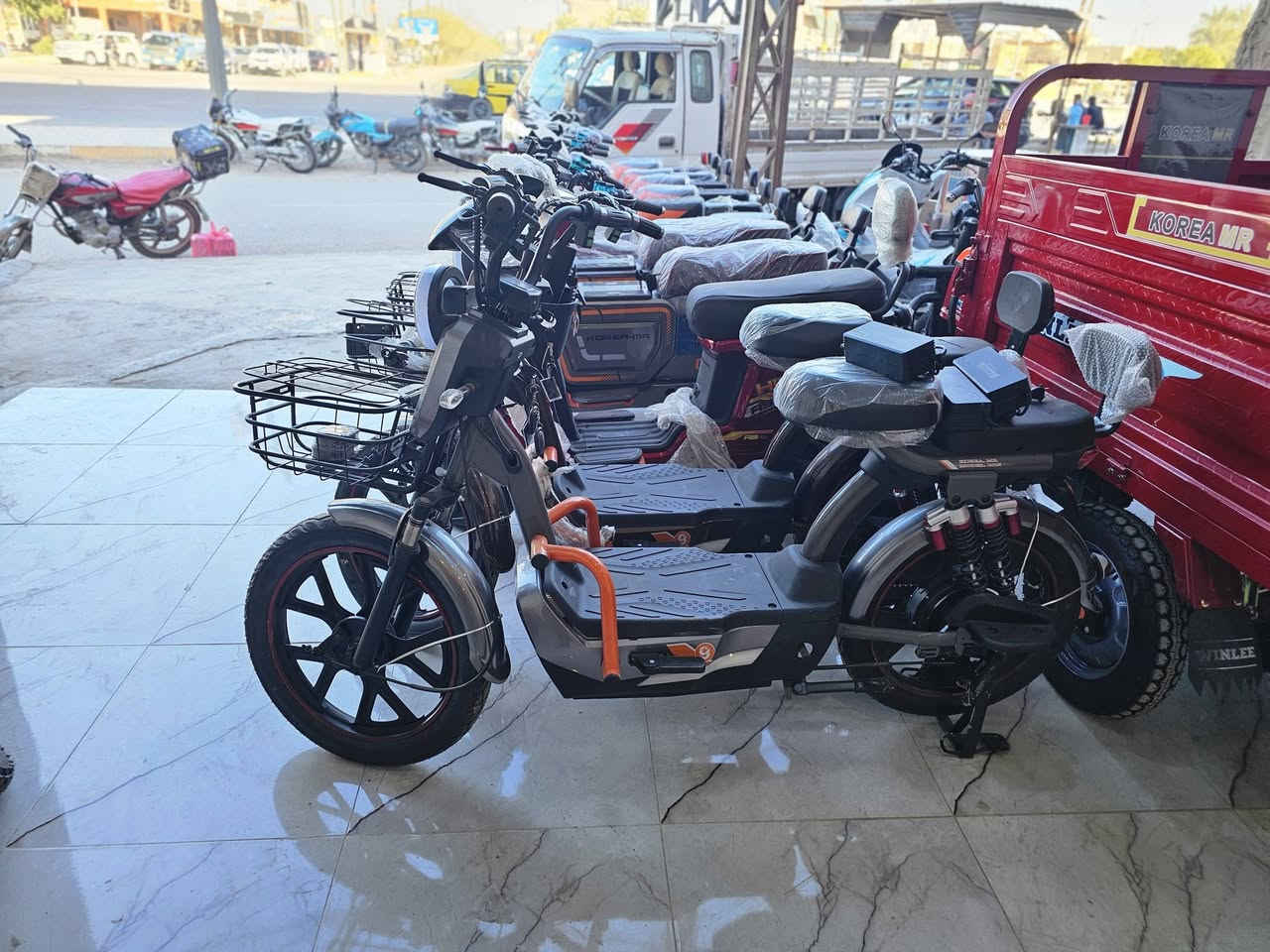 يتوفر انواع دراجات الشحن 🏍
نقد وقسط المريح ✅️. 
عنوان دور زراعه الأولى قرب مدرسه المحسن 
رقم الهاتف والاستفسار.   ***********
