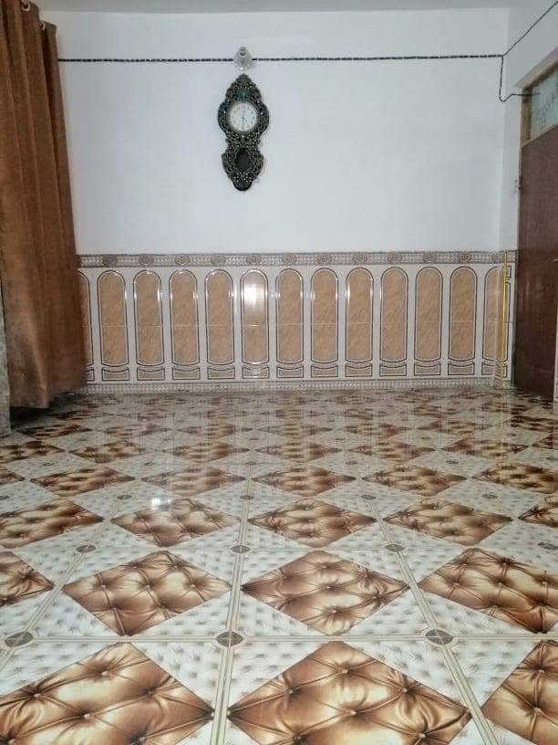 سلام عليكم
بيت طابو صرف للبيع
المساحة 100م مربع والفضله 20 م ركن على شارعين
العنوان الديوانية حي العسكري قرب جامع زين العابدين 
البيت مقابيل مدرسة
كافة الخدمات ماي، كهرباء، مجاري، تبليط

يحتوي البيت كالاتي

استقبال 4*6
صاله4*6
غرفة4*5
مطبخ 4*4
حمام داخلي 2*4
صحيات خارجيه2*1.5
طارمه2*8

ملاحظة /أساس كونكريت، البناء طابوق، السقف عكادة، السطح الشتايكر، بناء البيت في 2019

للاستفسار الاتصال *********** أسف على الإطالة. السعر خاص
