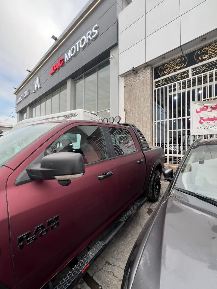 السلام عليكم
رام ريبل موديل ٢٠١٨ فول مواصفات 
فتحة سقف 
شاشه تيسلا 
كامره دواره 
سماعات اللباين 
كشنات جلد تدفىه + تدفئه ستيرن 
جكات ابلاديه 
ويل ١٧ رببل + تاير جبلي جديد 
السياره عليه تغليف ببي اف مات ضمان ١٠ سنوات 
وعليه اكزوز دام فايب + اكس بايب اوتو ريمونت 
عليه برمجه بانزين فصله مفتوحه 
محجر TRX+ غطاء بدي 
حادث قطعتين بدون دواخل بدون ايرباك 
للاستفسار ***********
