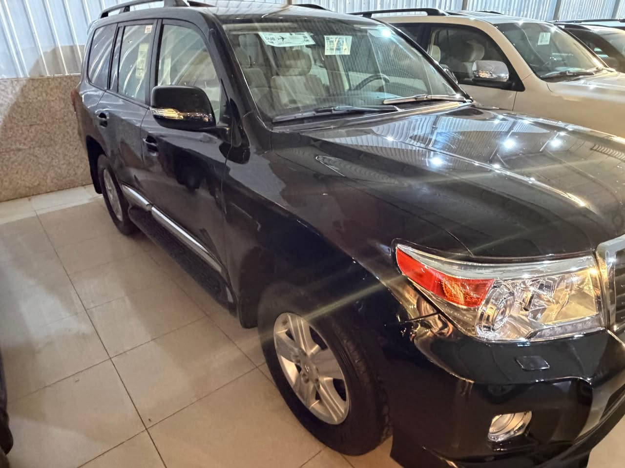 مۆدێل 2013 مواسەفات GXR V8 4.7 شەریکە جیهانە خازو بەنزینە سەیارەکە هیچی نیە گێرومەکینە بەشەرت km196000 بلادی رقم *********** أربيل, العراق
