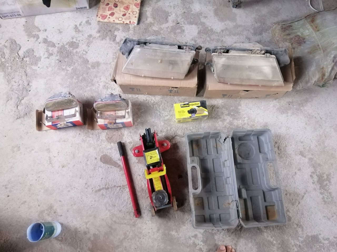 مازدات سيفا ٩٣ وسكن دعاميه مع القاعده وكلوبات كامل وجك ع الفحص وفيت بم اصلي جديد مكاني الفلوجه سعر مناسب ***********
