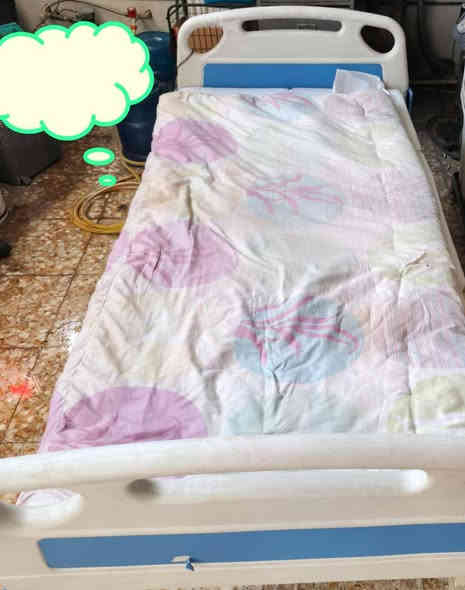 سلام عليكم *سرير طبي ميكانيكي 5 حركات النظافة 100% السعر 400 وبي مجال العنوان بغداد حي الاعلام شارع البدالة* ***********
