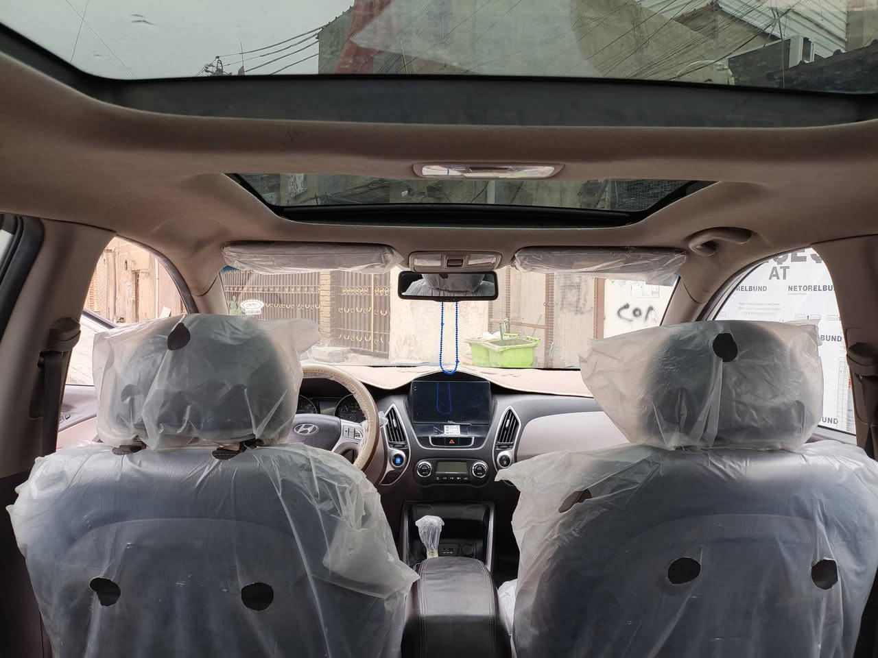 السلام عليكم توسان 2011 خليجي سياره فول مواصفات بدون ظربه والا صبخ بس مندل جاملغ اصلي بدون داخول سياره بصمه بنرامه كشناد جلد تحكم اسديرن محرك دوش مري شفط المكان محرك اكير خير من الله الاتنقيص والا نبخير المكان بغداد الجديده السعر 140 بيها مجال الرقم ***********
