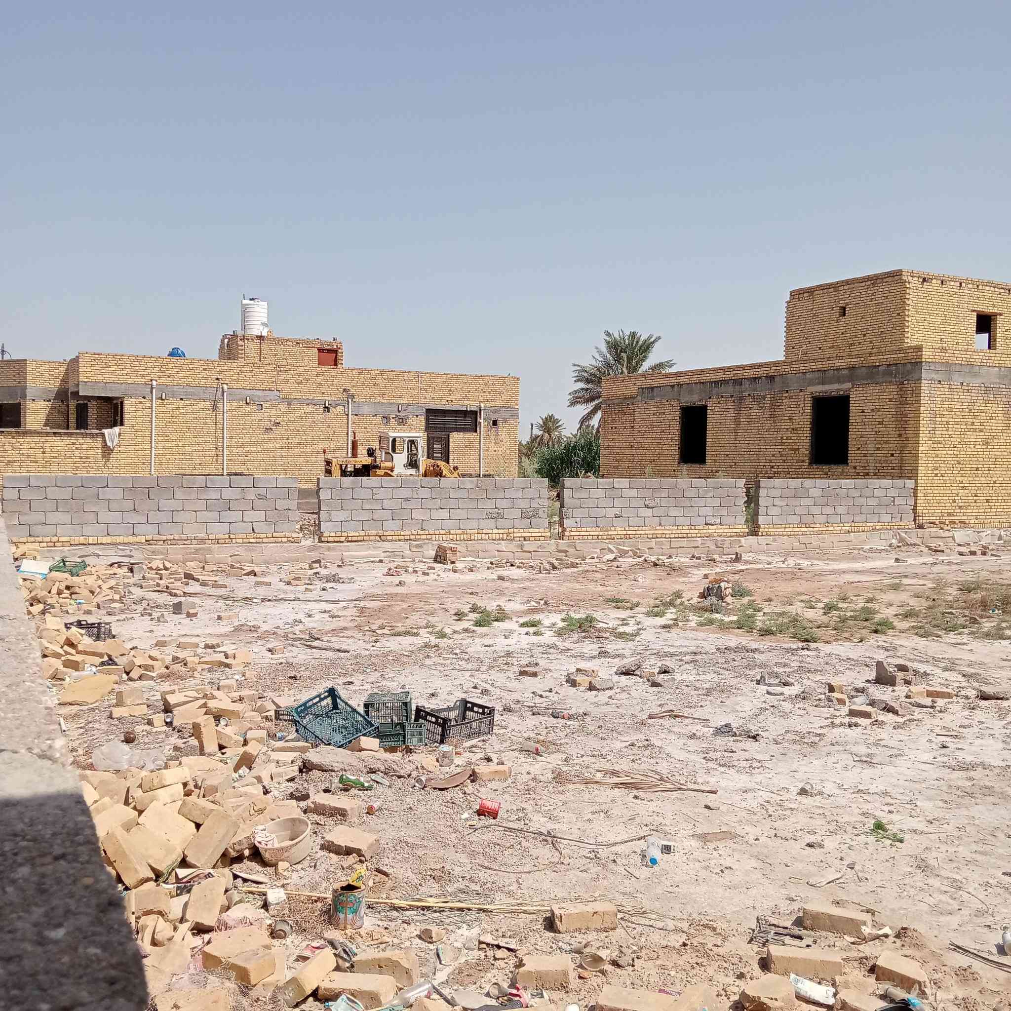 السلام عليكم اخوان قطعةللبيع ركن 400متر زراعي بيهه محلات 3 من ضمن القطعه خدمات كامله منطقة ال بوعظم صوب الشاميه بين الجسرين قرب مدرست الحكمة الاستفسار على الرقم *********** او واتساب
