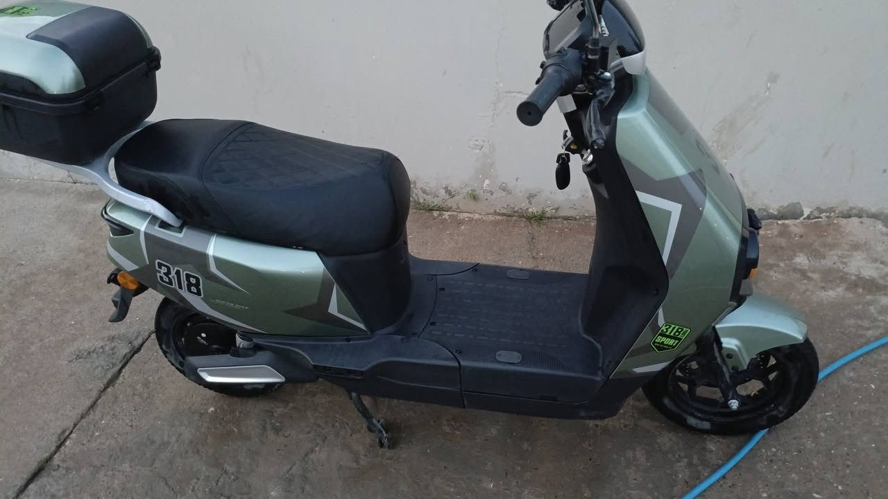 من رخصة الجميع 👋🏻👋🏻🛵🛵
السلام عليكم 👋🏻👋🏻 

دراجه شحن (318 sport)

كلش نضيفه بعدها على وضع الشركه 

دراجه كلش حلوه مابيه نقص شي 

كل كهربائياته عل وضع الشركه 

ماشيه 1493 km

بطارياته زينه 

72 volt 

24AH

310 Watt قدرة الشاحنه

220AC فولتيت الشاحنه

6 battery

ملف 2000

ملاحظه (يحتوي على تثبيت السرعه + يحتوي على نمرة R +اربع سرع )

دراجه نفس ما بل صور واحلى من هيج 

الي يحب يتواصل وياي ويدلل 

السعر 900 وبيه مجال 

الجديد ماله تعرفون سعره ميحتاج احجي عنه 

للاستفسار الاتصال على الرقم التالي 

*********** 

عنوان صلاح الدين بيجي
