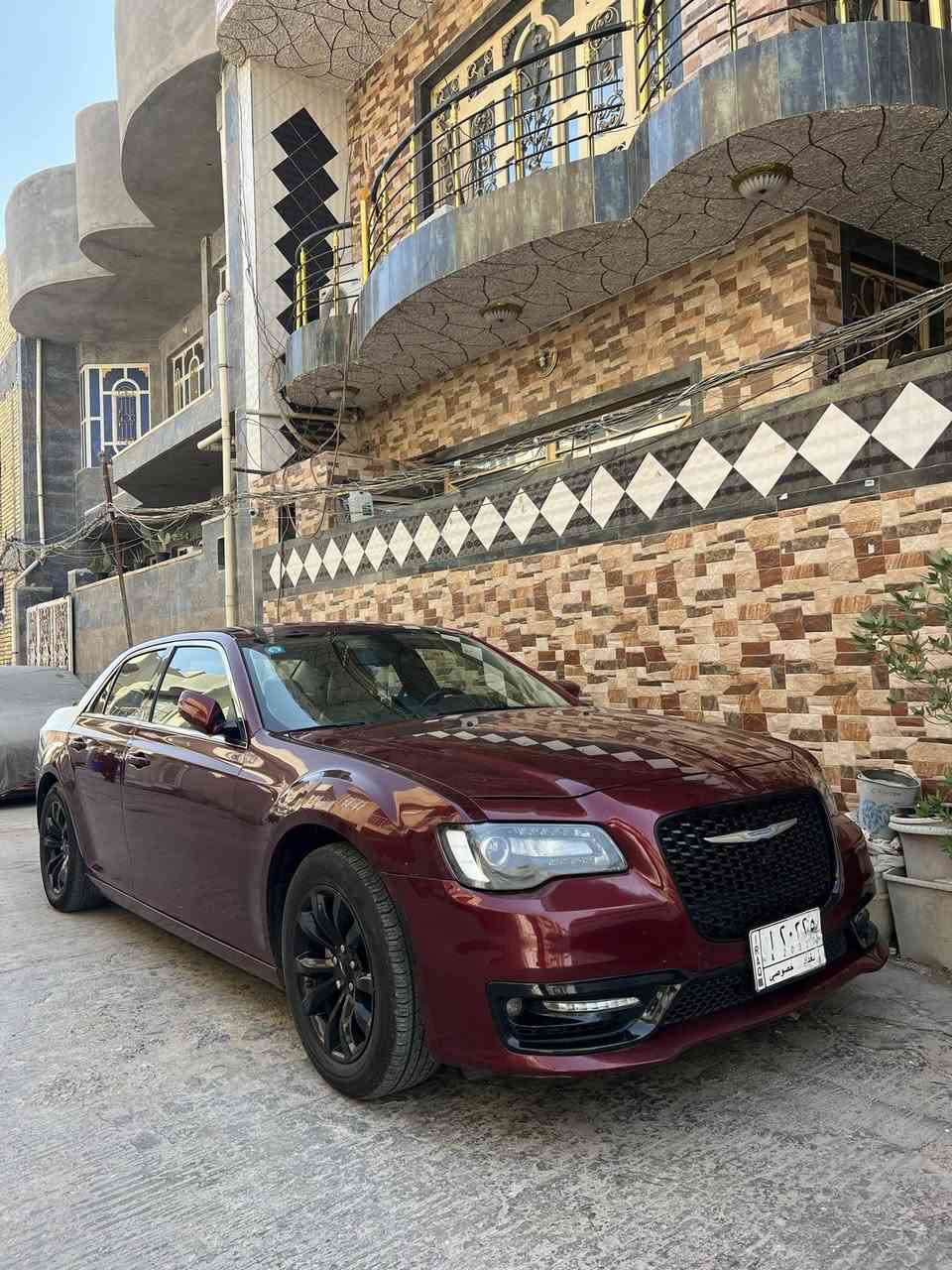 السلام عليكم
كرايسلر 2018 v6 
مرواس بتيسلا  y 23 او 3 دبل  24 
السيارة كفالة كير محرك  خير من الله   وعلى البلاد  لا ماشية على خط ولا تعرف الدوسة الثكيلة 
 حتى ممبرمج ولا فاتح سرعة بعدها ستوك  
السيارة حلوة مرتبه نقصها بولش مرتب   كلشي بيها على بلادي   
 السيارة ميرادلها صرف شي كلش بسيط اذا انت تريد تزيد بعد يمك بس كـ نقص ماكو ضربتها كدامكم جاملغ امامي مبدل نفس اللون والخلفي  صبغ    والحادث موضح كدامكم 
مكان السيارة بغداد  الكرخ 
تفاصيل اكثر خاص وهذه رقمي 
***********
