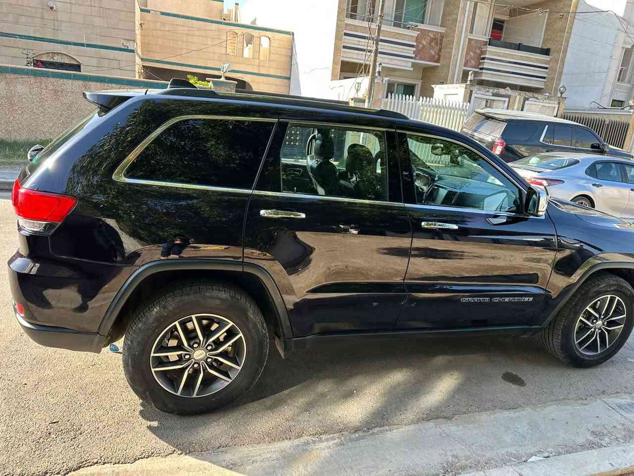 سلام عليكم للبيع اومراوس حسب القناعه جيب لاريدو موديل 2018 فول عدا الفتحه حساس كاميرا كشنات جلد فور ويل ماشيه100 الف ميل حادث جاملغ خلفي يسرى وباب خلفيه وصبغ جاملغ امامي شخوط فقط بدون ايرباك السعر 19 الف وبيهه مجال بسيط مكانه حي الخضراء  
 ‭0771 303 8924‬  ملاحظه السياره لونهه بيتنجاني مواسود
