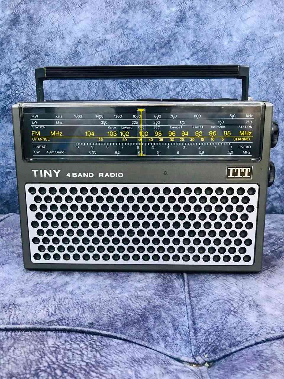 للبيع 📻
جهاز راديو من شركة ITT المانيا
نظافة الجهاز 95 % على شركة 
نظام الراديو FM / MW / SW / LW
كهرباء 220 V + بطاريات وسط 6 🔋
عرض الجهاز  24 عرض 17 ارتفاع 
سحب الراديو جداً راقي ونقي 🎼
للاستفسار اكثر مراسلة الصفحة 
وات ساب *********** اتصال ☎️

