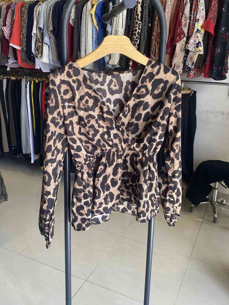 نموذج من كسر اليوم قميص نسائي غير مستخدم ( الفرع الاول )


**إذا كنت صاحب هذا الإعلان وتريد حذفه لأي سبب، رجاءا أرسل رسالة إلى الدعم الفني**