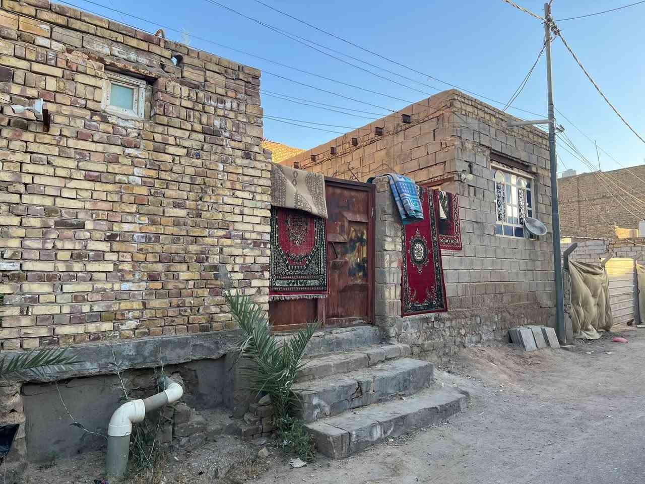 بيت للبيع بموقع مميز
🏠 مساحة الأرض: 155متر صافي 

🛏 . غرف نوم 2+ صالة + استقبال+... حمام

البناء.. طابو صرف

📍 الديوانية - [الشاميه] حي الحسين قريب على ... [مدرسة الخوله]
 للتفاوض

البيت مرتب وجاهز للسكن، صور وفيديو موجود

للاستفسار فقط:
 ***********

