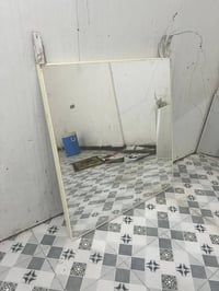 للبيع مرايات حجمين  عدد الحجم الكبير 9 مرايات  وعدد الحجم الزغير 7 مرا...