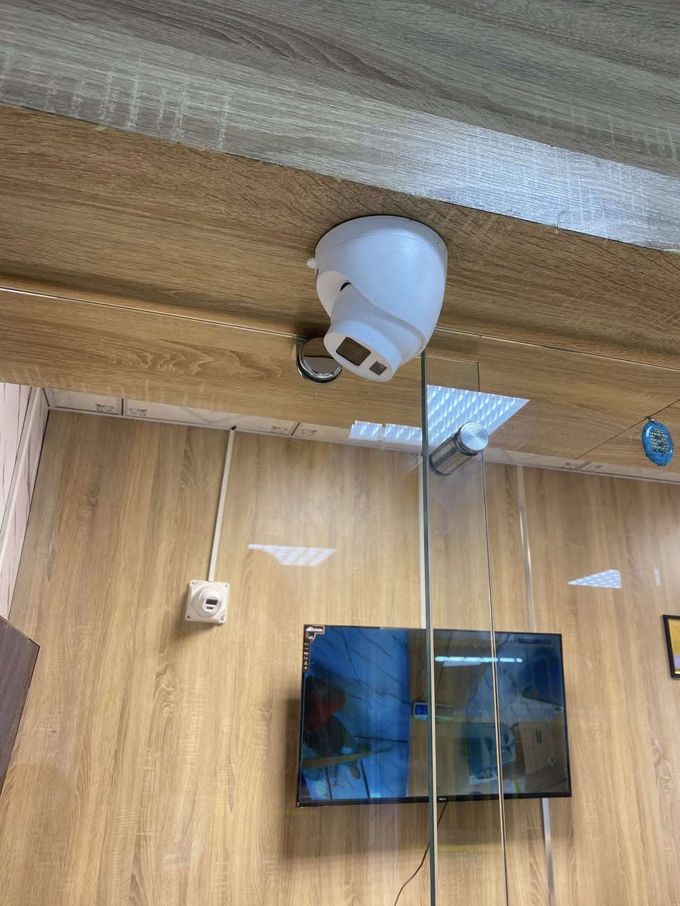 تم بحمد الله تأمين منفذ كي كارد في كربلاء حي الامام علي علي ع ب٨ كامرات من ماركة دهوة بدقة 5mp جميع الكامرات تحتوي ع خاصية الصوت والليلي الملون 

#عنوانا كربلاء الجاير حي الامام علي قرب اسواق برتقالة 
للطلب او الاستفسار الاتصال ع الرقم ***********او مراسلتنا ع الواتساب ع نفس الرقم

#كامرات_المراقبة
