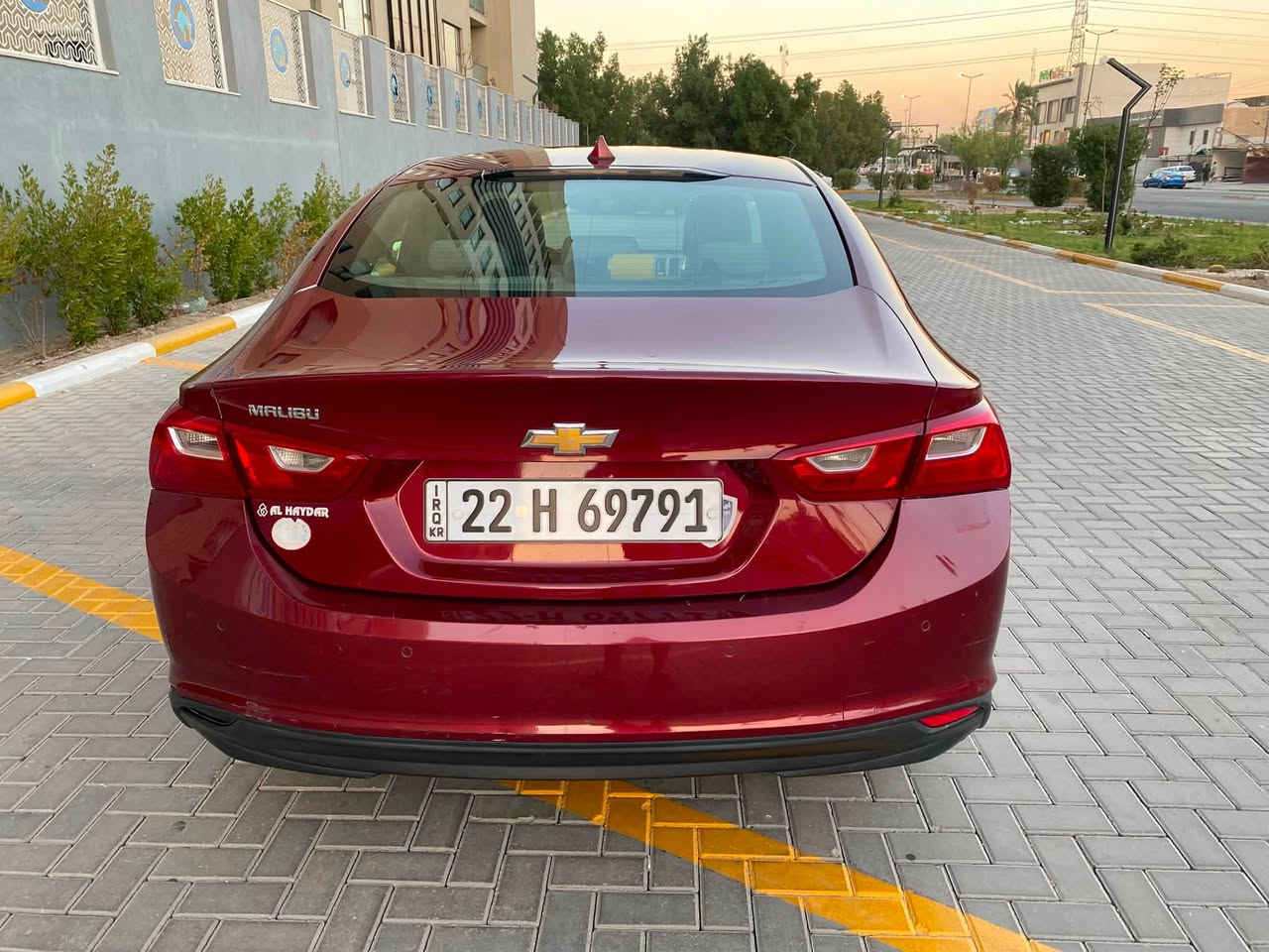 ماليبو LT  2018  خليجي مكفول
محرك 2500 (4 سلندر) تنفس طبيعي
كير ATF المرغوب 8 نمر 
6 بصمات (تشغيل/ باب / جنطة)
سايد بريك بصمة
تحكمات ستيرن
نظام ABS
مانع انزلاق
شاشة اعطال
تبريد قطعتين امامي خلفي 
حساسات خلفية 
كار بلي
منفذ USP
السيارة مكفولة (كير / محرك / شاصي / لغد / حالوب / صبغ / راديترات)
ماشية 128 الف ميل
السيارة بيها بارد بالباب مال السايق موضح بالصور ورصعات خفيفة 
السعر : 116 وبيها مجال 
مكان السيارة بغداد حي العامل
للأستفسار ***********
