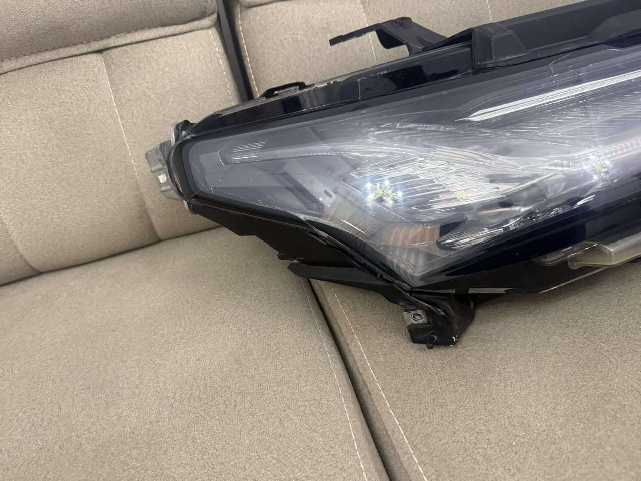 للبيع لد ترافرس موديل 23 ايمن اصلي مال تفصيخبي فطر كلش زغير مايبين واضح محدد مكانه بالصوره السعر 150 نهايته كل الاستفسار اتصل ***********

