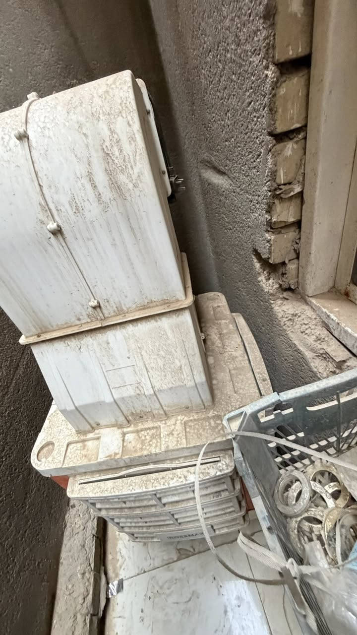 مبرده حجم صغير بـ200
كرسي حلاقة شبح بـ300
الاغراض استعمال قليل 
للاستفسار ***********
اتصل او على الواتساب فيس مامتواجد
