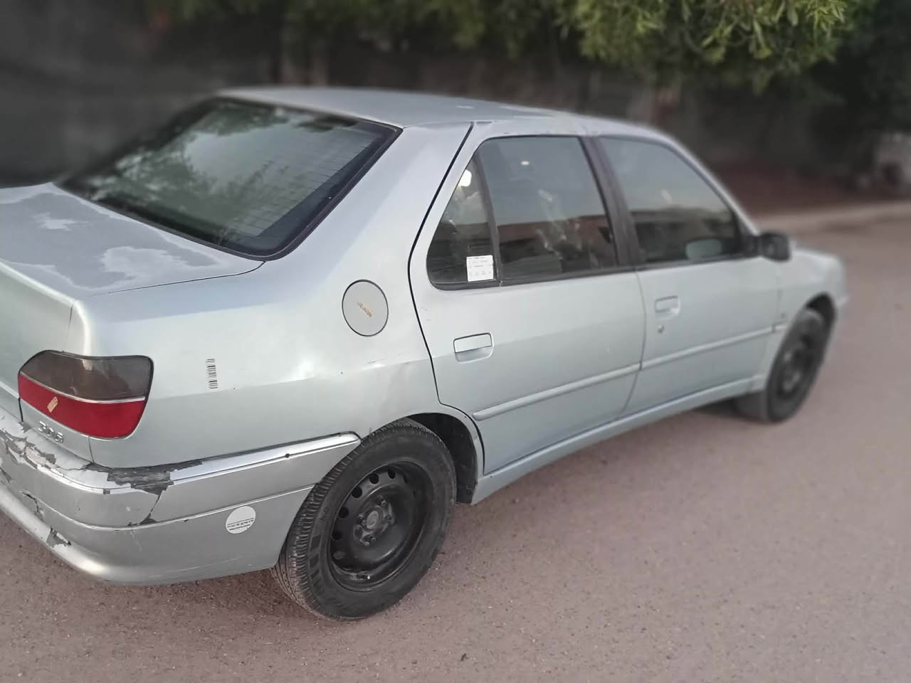 السلام عليكم 
سياره بيجو 306 فرنسي موديل 2002 
السياره مثل ما موضحه بصور نظيفه 
فقط جراد بصبغ 
تبريد تدفئه شغال 
كير مكينه مكفول  
حدادية جديده 
مكفوله من الحادث 
فقط دعاميات نفس مموضحه امامكم والجاملغ بي طخه مبين بصوره 
تحويل ثاني يوم سياره بإسمي سنوية سقطت قبل شهرين 
سعر 38 وبيها مجال 
رقم الهاتف 
*********** بغداد, العراق
