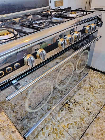 طباخ رويال المصري طباخ اخو الجديد افران منفصله يشتغل فوك وجوه بنفس الوقت او طفين واحد وشغلين واحد حسب الرغبه العنوان بغداد الامين شارع صيدليه النضاميه قرب افران السلام ***********
