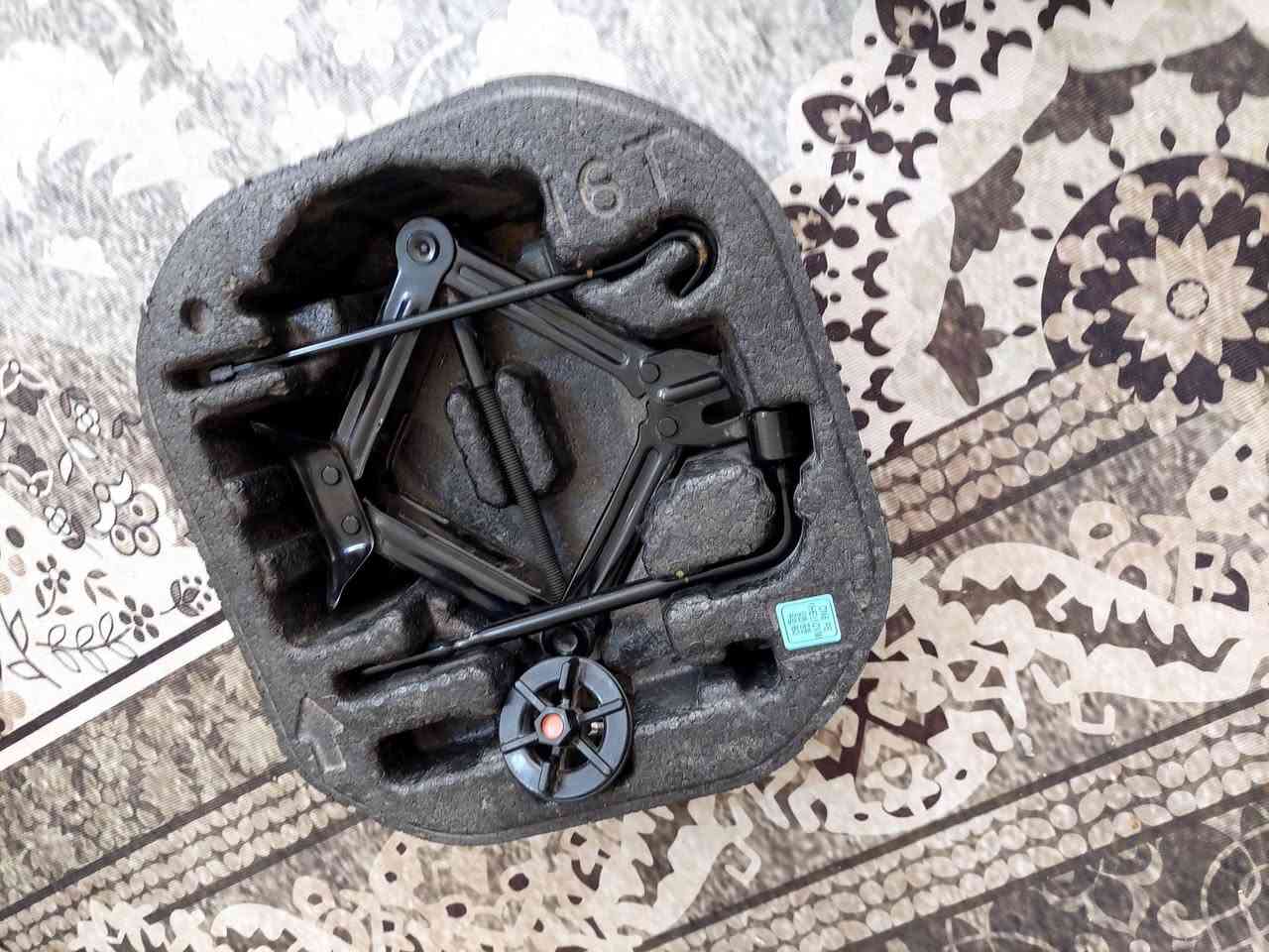 السلام عليكم  ..غراض للبيع.. سوناتا 2024 وارد امريكي  .صطاب  شغال  بي كسر الجامه/ وبك لايت شغال  ايسر بي كسر جامه / فلينه مع جك كامل محتوياته / ارضيات بلاديه بدون اي ضرر.
  ***********
