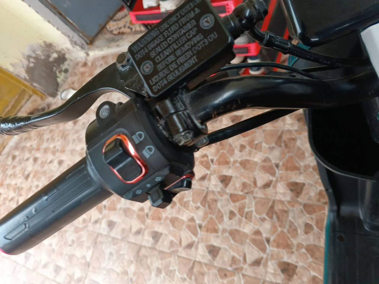 السلام عليكم دراجه شحن للبيع موديل 25 لون زيتوني بطاريات خمسه 32 امبير سرعه 99 دراجه  حاليا بدون سله اماميه سعر 365 وبيها مجال العنوان بصره ابو خصيب حي العسكري للاستفسار ***********
