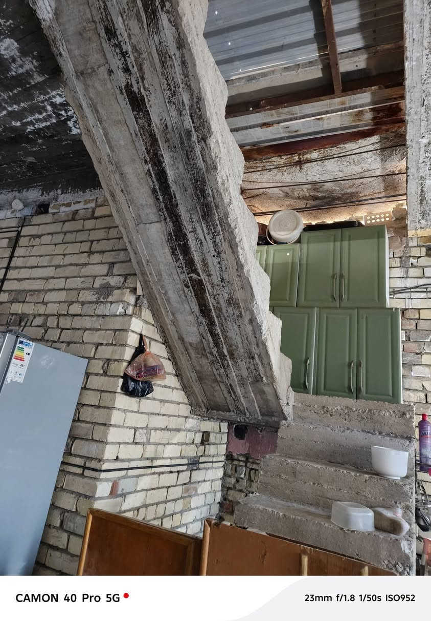 سلام عليكم بيت للبيع في منطقه الحميديه عله الشارع ركن بيت موضح بصور والمقطع السعر 115مليون غير قابل للتفاوض للستفسار ***********
