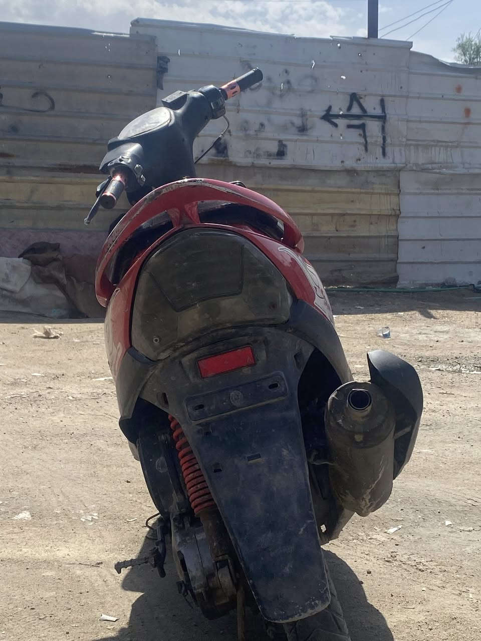 سلام عليكم دراجه ماكس عدل
دراجه مفتوحه بوشتها 55 دراجه انطيك بيه شلعه ومعدل كهربأيتها شغاله بس نقصه باتري سعر500وبيه مجال
الاستفسار ***********
