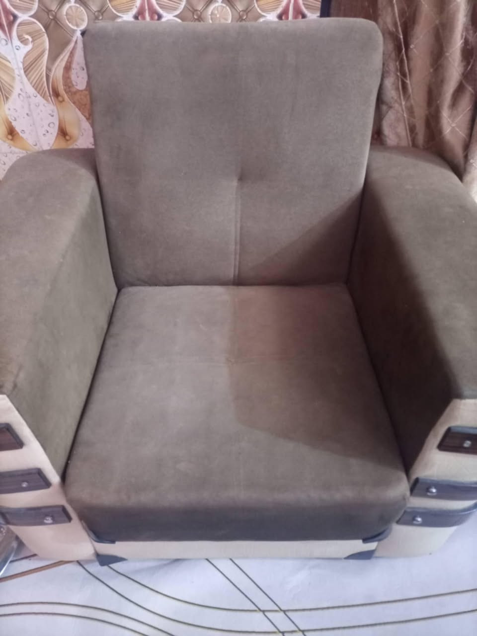 العنوان بغداد الزعفرانيه  شارع الكهرباء
٨ مقاعد  نضيف ما بيه ضرر. سعره ٧٥. بيه مجال


**إذا كنت صاحب هذا الإعلان وتريد حذفه لأي سبب، رجاءا أرسل رسالة إلى الدعم الفني**