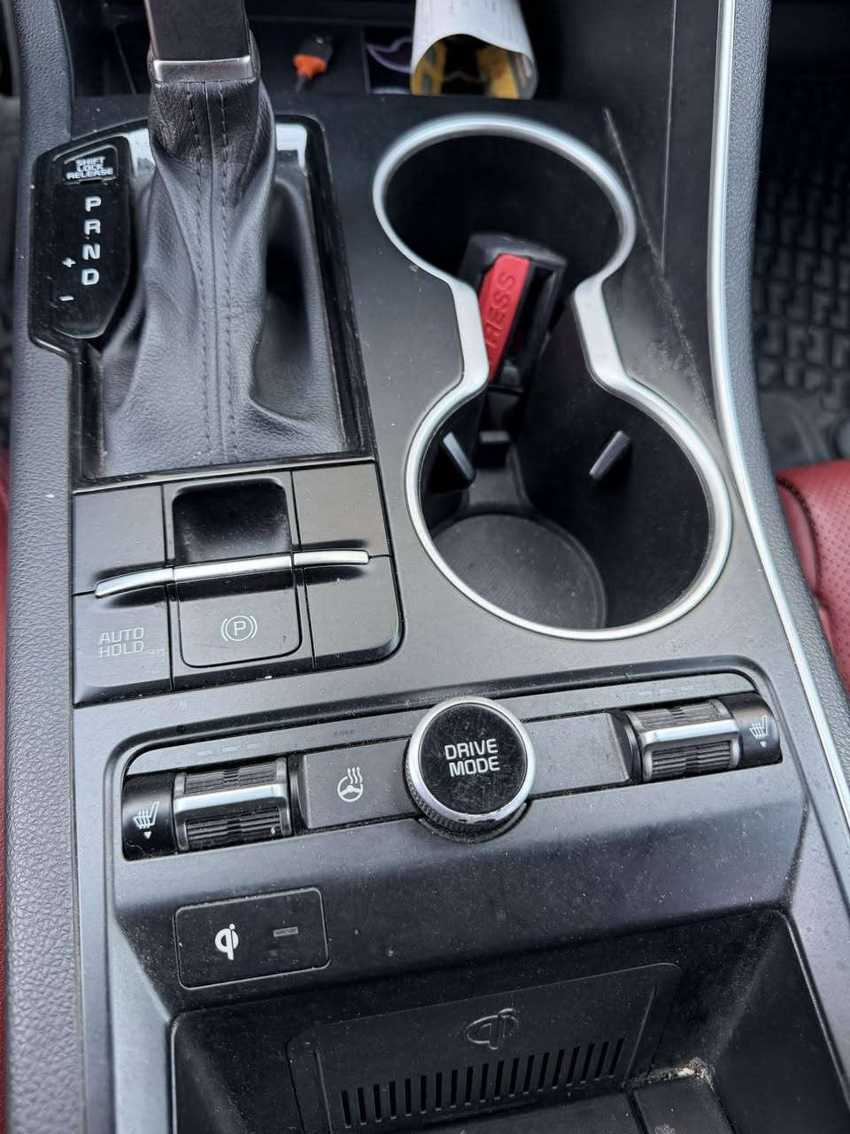 السلام عليكم
K5 (GT Line)
الموديل :2023
نوع المحرك :1.6 تيربو 
عداد المشي : 36 الف ميل قابل للزياده
اللون : اسود
وارد : اميركا 
الحادث:قبغ الصندوك و شوية بالجاملغ بدون دواخل او ايرباك
السيارة اني مستوردها من امريكا

مواصفات :فول عدا البانوراما
1_بصمة +تشغيل عن بعد 
2_حساس جنطه اوتو 
3_اوتو هولد
4_لايت زنون 4 عدسات 
5 _لد نهاري امامي + لد خلفي 
6_كشافات 
7_رادار امامي + كامره رادار امامي 
8_رادار خلفي وجانبي + نقطه عمياء فول حساس 
9_داخل احمر مميز +كشنات جلد
10 _فول تحكم ستيرن +قياده ذاتيه ذكية 
11_كامره خلفية 
12_شاشه حجم كبير 
13_تدفئة كشنات 
14_سايد بريك بصمة 
15_شحن واير ليس 
16_مود درايف 
17_كشن سائق كهرباء 

السياره معتني بيها من ناحية الدهن الاصلي و بانزين بس بيها ملاحضات بسيطة من تجي تشوفها

عنوان : المنصور
السعر:205 و بيها مجال 
 الرقم:***********
