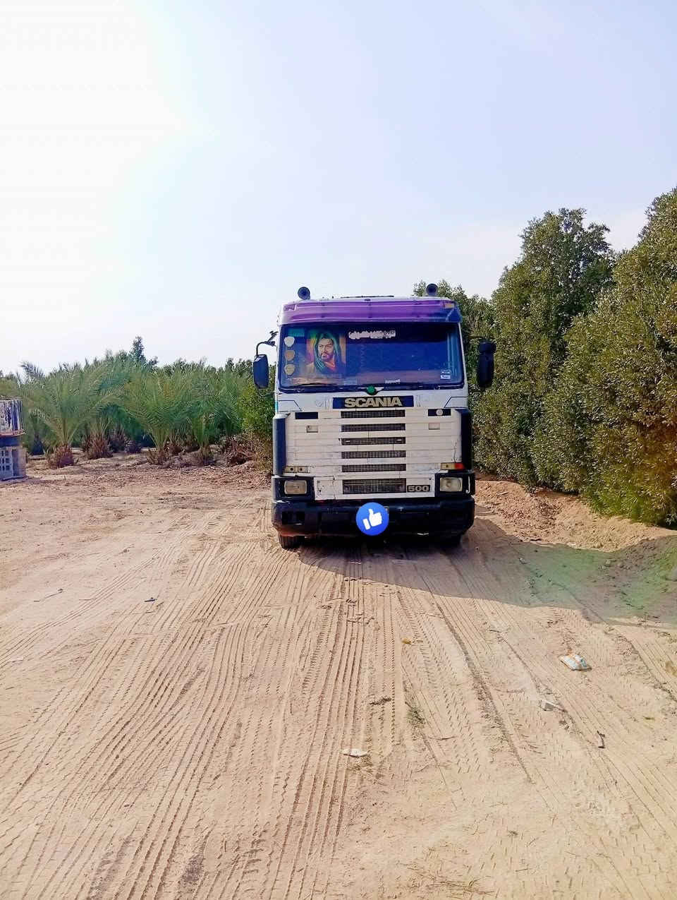 سلام عليكم سكانيه بطه 43رقم واسط  مكينه8 وكير3+3 وشاصي مكفولات تبريد سبلت سياره جاهزه  مكان بصره طريق سفان رقم الهاتف ***********
