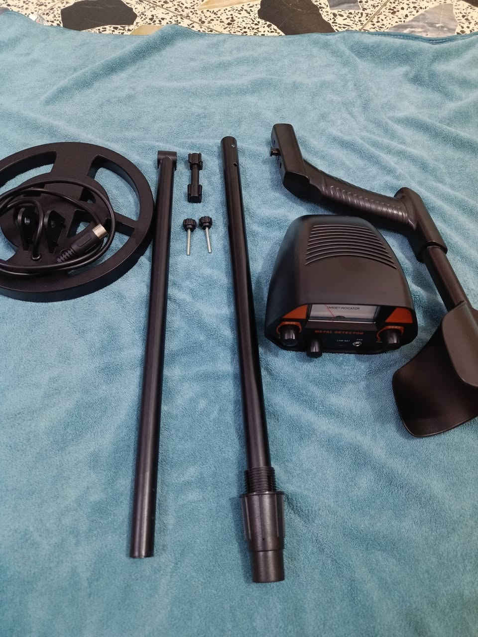 السلام عليكم.         للبيع 
اخوان جهاز كاشف المعادن للبيع 
السعر 25 الف. لاتوجد خدمه توصيل
لعمق من 5 الئ 10 سنتم 
صيني الصنع.   مكاني بغداد 
يكشف جميع المعادن


**إذا كنت صاحب هذا الإعلان وتريد حذفه لأي سبب، رجاءا أرسل رسالة إلى الدعم الفني**