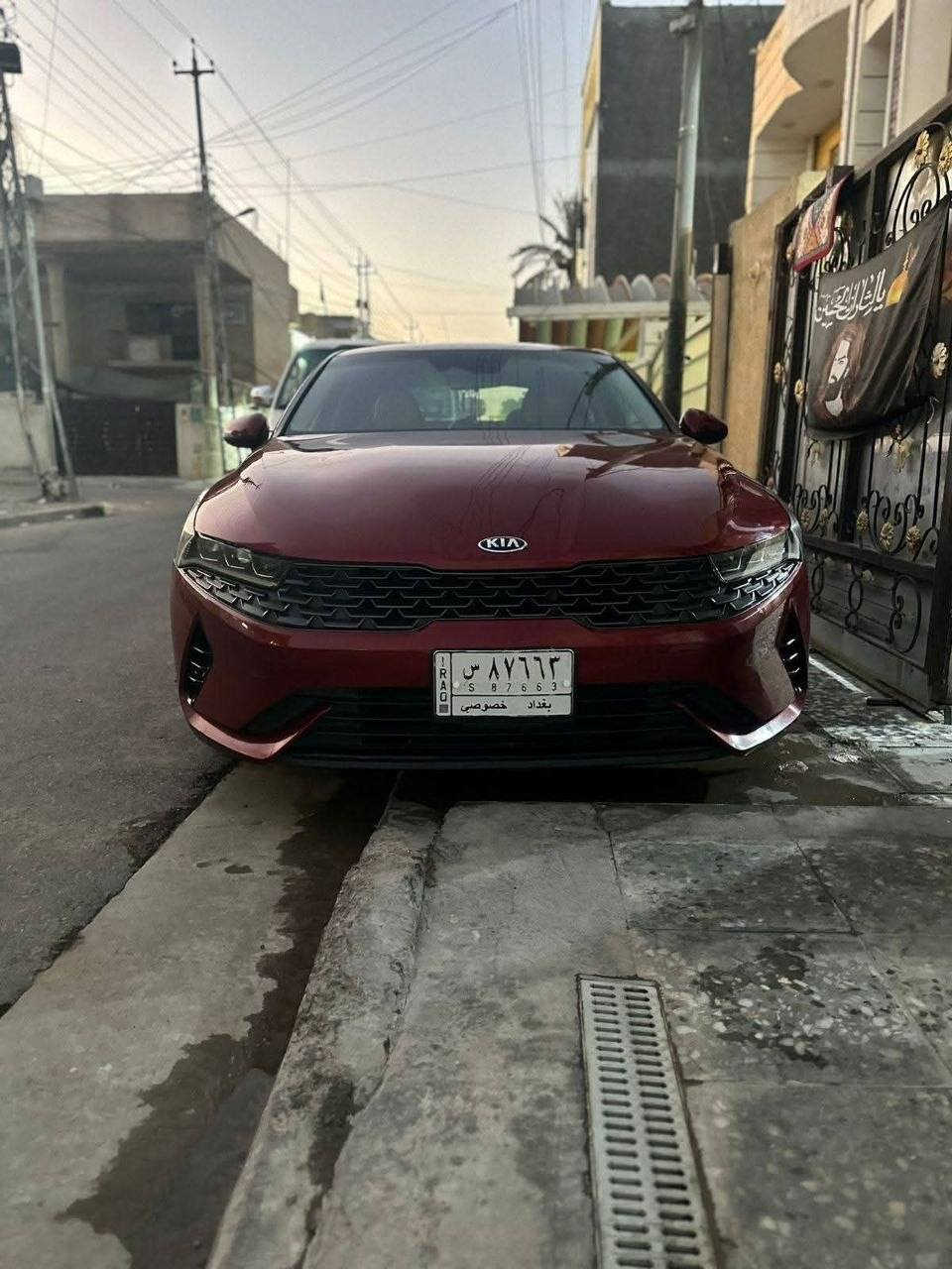 🚗 للبيع — كيا K5 موديل 2021 🚗
السلام عليكم

🔴 اللون: ماروني
🔴 الفئة: LX5
🔴 رقم بغداد — حرة

✨ المواصفات:
• محرك 1.6L تيربو
• ردايتر وكالة بعده
• محرك وكير على وضع الشركة (ممفتوح)

🛡️ أنظمة الأمان:
• 5 رادارات (نظام أمان متكامل)
• تحديد مسار + رجوع تلقائي للمسار
• نظام قيادة شبه ذاتية (LFA)
• مانع اصطدام أمامي وخلفي مع كبح طارئ
• تنبيه النقطة العمياء + حركة المرور الخلفية

📸 التقنيات:
• كاميرا خلفية 
• تشغيل بصمة + تشغيل عن بعد
• شاشة كبيرة تدعم Apple CarPlay و Android Auto
• عدادات ديجيتال

🛋️ الراحة والفخامة:
• كراسي كهرباء (تدفئة + تبريد)
• مقود رياضي D-Cut مع تدفئة
• شاحن وايرلس
• إنارة LED كاملة + أوتو هاي بيم
• لايت 4 عدسات
• مودات قيادة (Sport / Normal / Smart / Custom)

📞 : ***********
