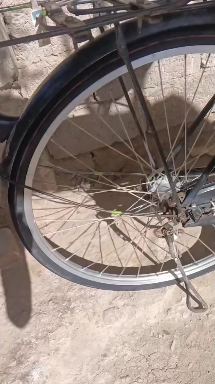 سلام عليكم 
بايسكل للبيع
حجم 27 ما مصبوغ نضافه 75% بريك خلفي شخط
امامي عوزه واير 
السعر 70 وبي مجال قليل المو شراي لا يتعبني رجاءاً 
متواجد عل خاص 
او اتصال رقمي ‏‪ 0787 335 4874‬‏دوانيه ال حمد
