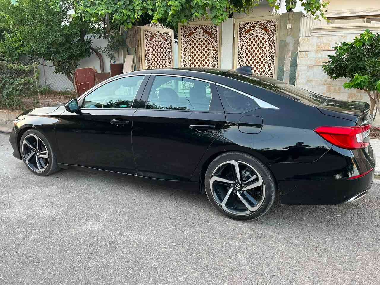 هوندا اكورد سبورت 2022
مكينه 2000توربو 
وارد امريكي

المواصفات 
1وضعيات قياده (نورمال سبورت ايكو)
2 تشغيل بصمه 
3 اوتو هولد
4 سايد بريك كهربائي
5 كشن سايق كهربائي
5 حساس امامي 
6 شفتات ستيرن 
7 كشنات جلد  
8 ويل 19سبورت 
9 مثبت سرعه 
10 كامرا خلفيه 
11 تخم تاير جديد بطاريه جديد 
12 تحديد مسار 
حادث السياره 
بنيد صبغ وجاملغ سكن تبدل 
وباب سكن تبديل
ممشه السياره 58 الف كيلو متر
سعر السياره 138 ورقه بيها مجال حق الجيه
رقم تليفون 
***********  بي وتساب 
اسيا ***********
مكان سياره دهوك 
تحويل غرامه بشرط
