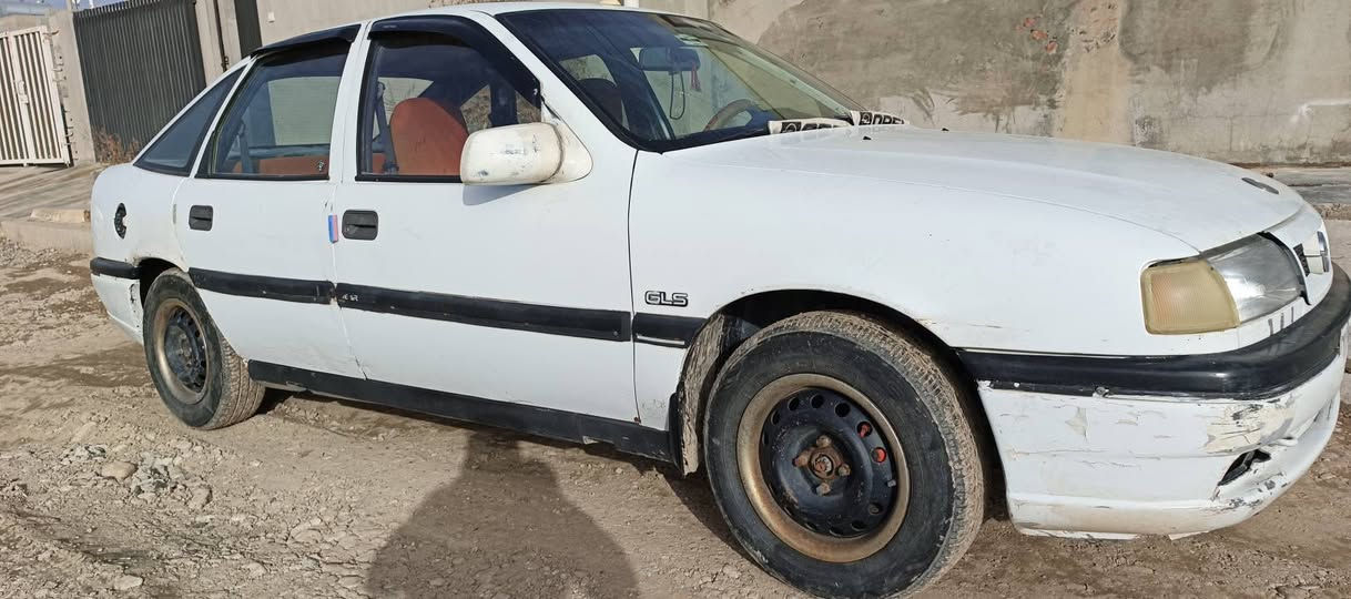 اوبل فيكتراه موديل1993 سنويه بسمي بيها كويون بانزيل شرط كير محرك سياره اربع اطارت جديده حداديه  جديد مسويها بطاريه جديد بيها صبغ جاملغ خلفي  سنويه منتهي 2020 سعرها 34 بيها مجال بصيط ***********
