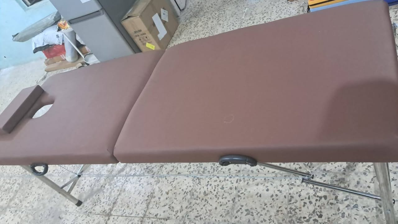 سرير مساج
قابل للطي باللون البني مع فتحة للوجه.
قطعة جديده لك
بدون اي ظرر
اي استفسار خاص
قطع أمزون


**إذا كنت صاحب هذا الإعلان وتريد حذفه لأي سبب، رجاءا أرسل رسالة إلى الدعم الفني**