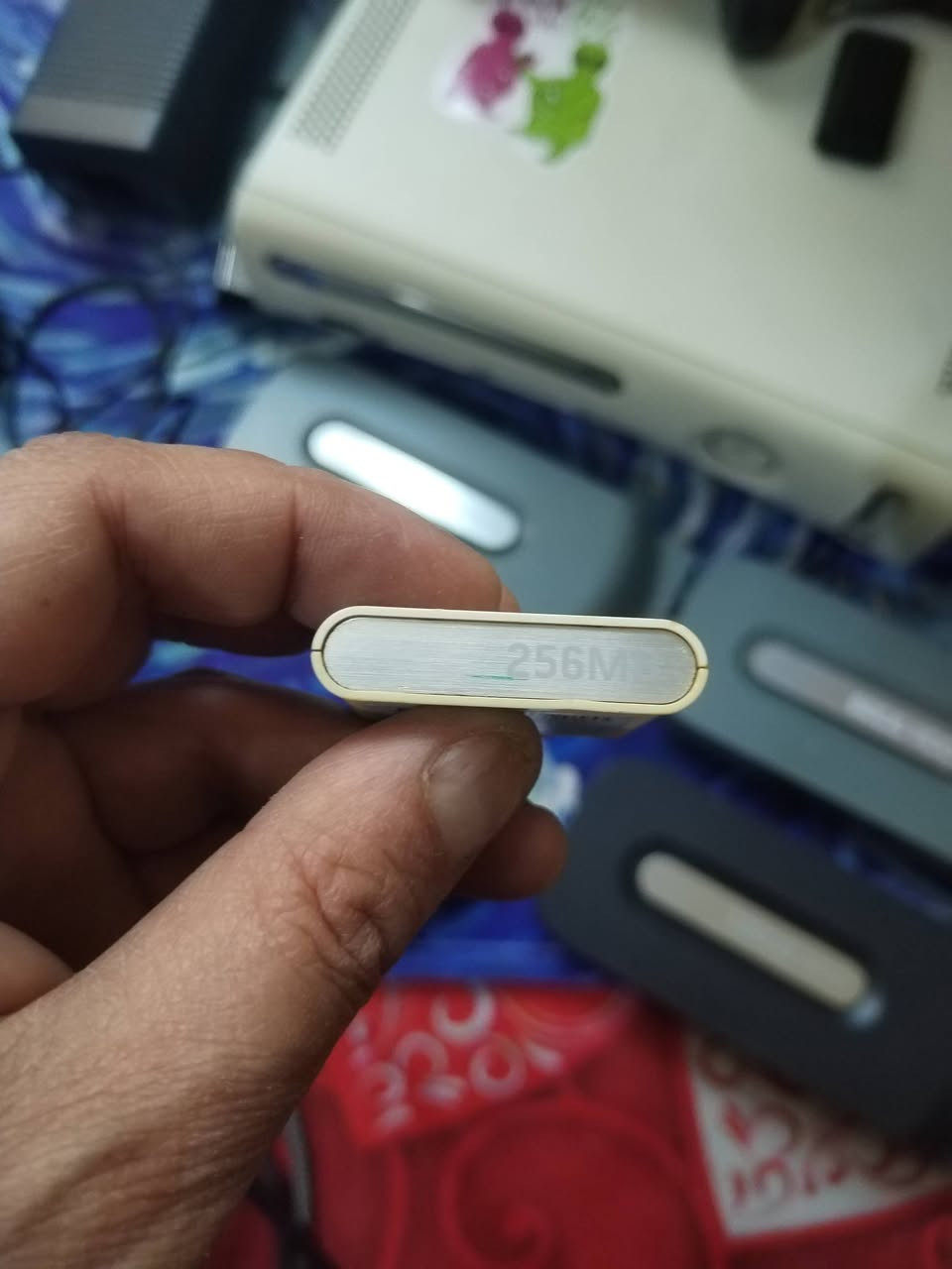 اكس بوكس360 كامل ملحقاته وياه خمس هاردات مليان العاب مع جايستك واحد شحن وياه اوربي اصلي ب100الف دينار على اول تم


**إذا كنت صاحب هذا الإعلان وتريد حذفه لأي سبب، رجاءا أرسل رسالة إلى الدعم الفني**