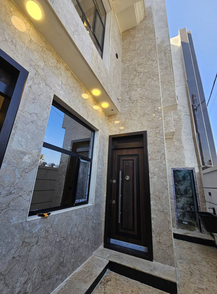 ✨ اللهم صلِّ على محمد وآل محمد ✨
🏡 بيتان للبيع – بناء حديث فول مواصفات
📍 الموقع: البصرة / أبي الخصيب / البهادريّة
قريب من الشارع العام الداخلي
📐 المساحة:
▪️ مساحة كل بيت 150 م²
🏗 تفاصيل البناء:
▪️ بناء طابوك
▪️ طابقين
▪️ بناء حديث – فول مواصفات
🔹 مواصفات الطابق الأول:
غرفتا نوم
صالة كبيرة
استقبال
مطبخ
صحيات
كراج
حديقة
🔹 مواصفات الطابق الثاني:
4 غرف نوم (سويت)
📄 الملكية:
▪️ طابو زراعي عراقي
📞 للاستفسار:  ***********

أبو سيف البصرة, العراق
