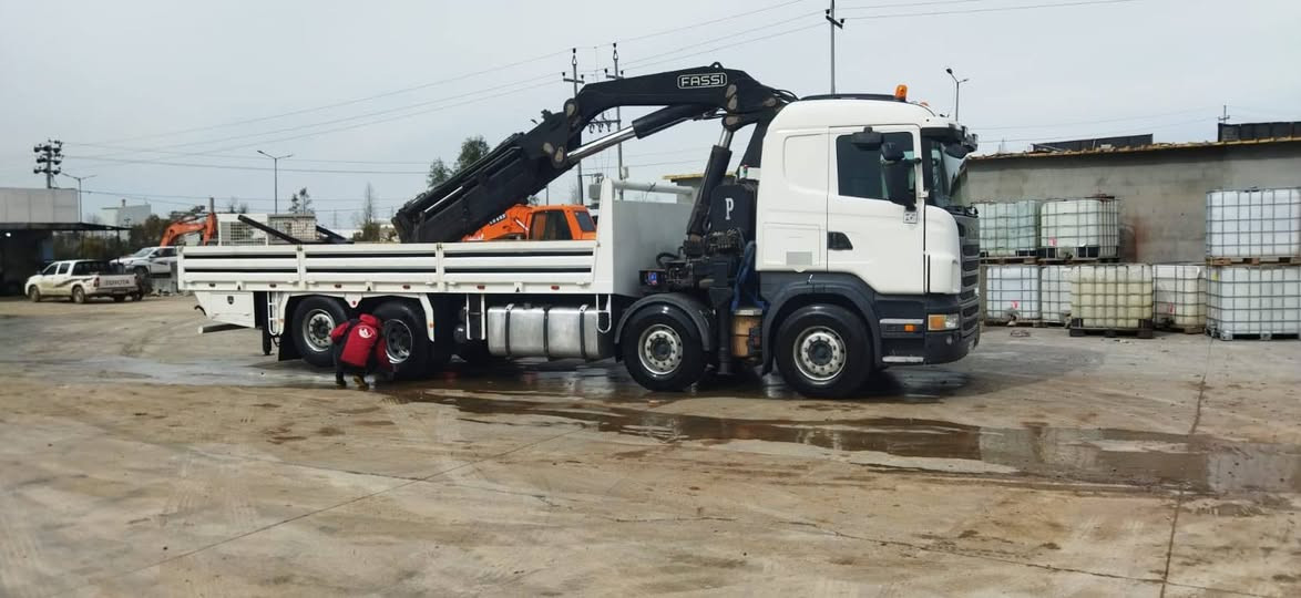 للبيع سكانيه موديل 2010
كرين 20 طن FASSI  جك 6ريمون 
بدي اريل طول بيلادي 
مكفوله كفاله عامه 
للتواصل ***********
