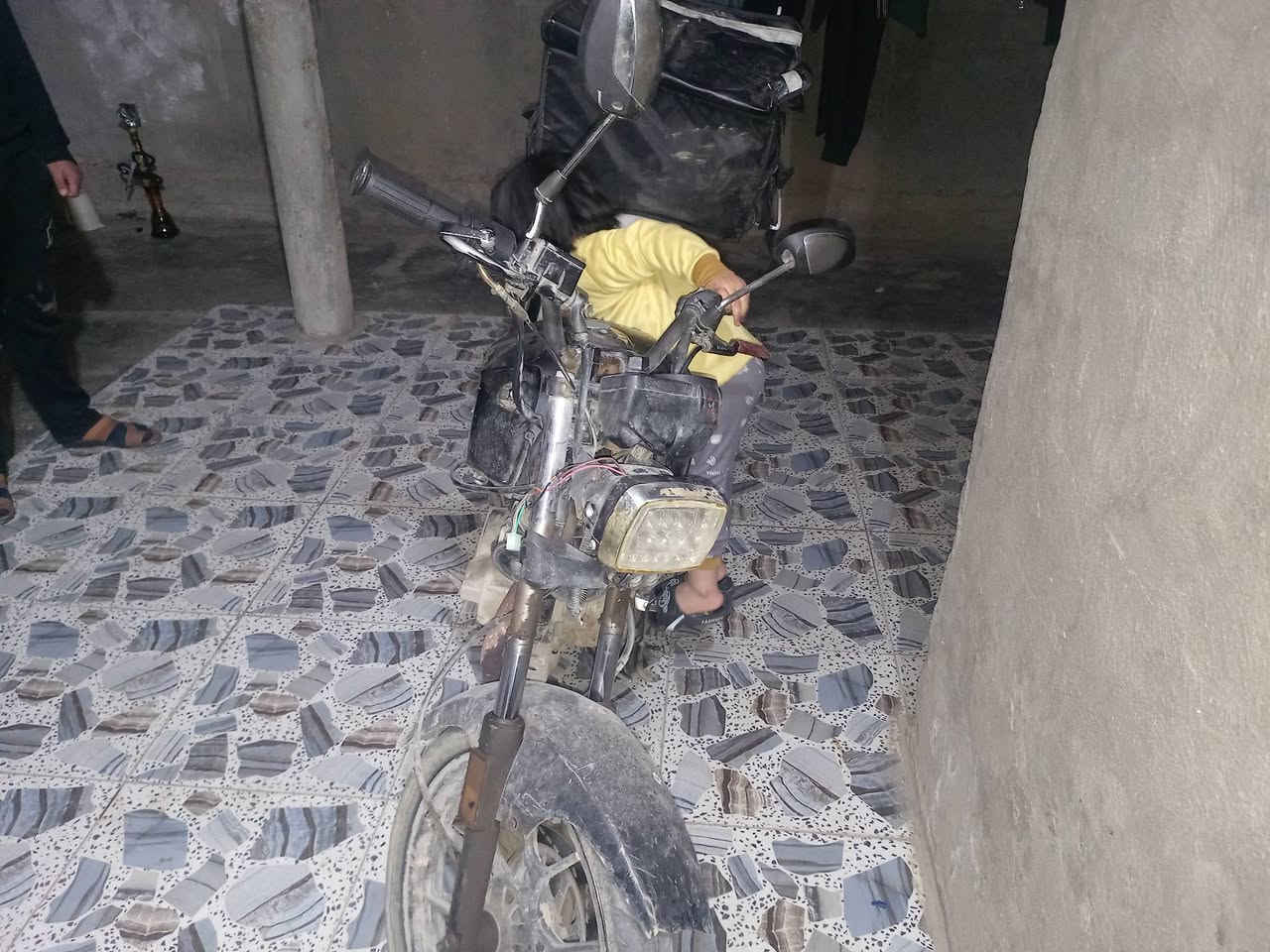 السلام عليكم دراجه للبيع رمادي شارع 20  ***********
