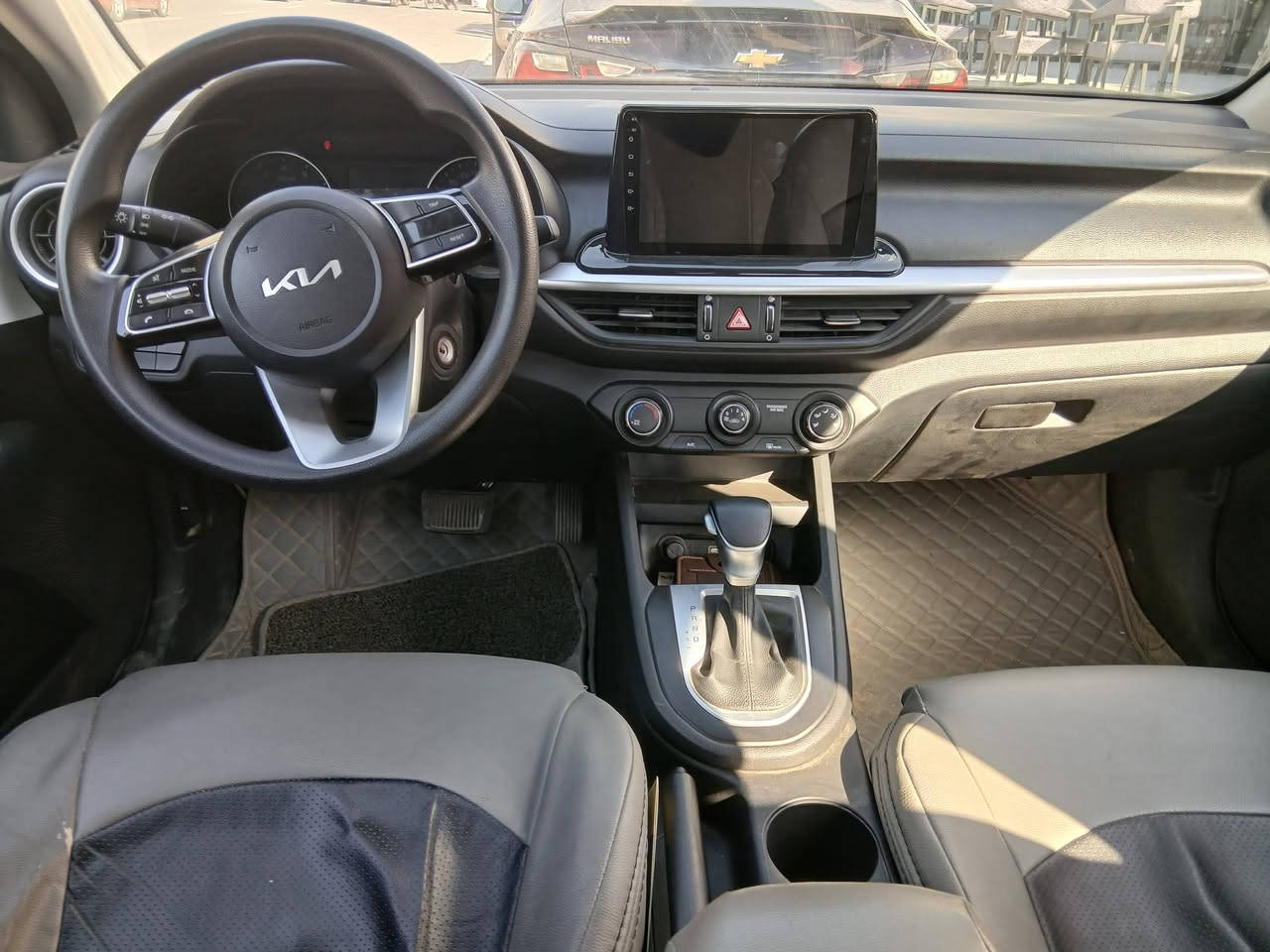 سلام عليكم سيراتو خليجي موديل ٢٣ رقم بغداد سياره كفاله عامه عله وضع شركه ماشيه ٣٥ الف بعدها زيرو مواصفات شاشه كامره حساسات مواصاف نص فول العنوان بغداد سيدسه  سعر ١٦٧ وبيها مجال حك جيه *********** ***********
