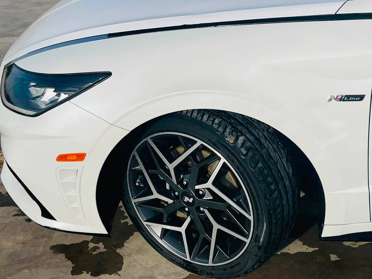 السلام عليكم شباب 
السعر 188

‏HYUNDAI SONATA 2022
سنويتها للـ29 السيارة بأسمي  
هزة منتهية 
حادثها جاملغ والصندوك كللللش خفيفه ومرجعيهن بارد بيها صبغ شبرين بالبنيد الباقي كفالة 
سيارررة حيللل جديده
مكينة 2.5توربو
بجم كبس ولا ايرباك بيها سيارة ابددد
مواصفات
 بانوراما ع طول السقف
بصمة دخول ذكي
انارة داخليه محيطيه
شاشة
تحكم ستيرن
رادار امامي معا تحديد مسافة سيارة كدامك
رادار خلفي +جانبي
اوتو ستوب خلفي + امامي
شفتات ستيرن
كشنات جلد وكنتاره
كشنات كهرباء وفول ايرباك
كشنات تدفئه
شحن لاسلكي
BOSE سماعات
نظام خروج عن المسار
نظام قيادة ذاتيه
تبريد منفصل قطعتين خلفي وامامي
جامات اوتو
نظام اوتو هولد مال ازدحامات
هندبريك بصمة
انظمة قياده سبورت ونورمات وكمفورت وايكو وسبورت بلص كاربلي يدعم كافة الانظمة الهاتف
دبل كزوز
كامرة خلفية دوارة
كشنات مختمة شعار N
كشنات ودشبول وبيبان لون سموك جلد وكنتارة ويلكب حجم 19انج N
بجم زنون
لايتات اوتو
مري قلاب معا البك
نقط عمياء
مراية داخليه تعتيم تلقائي
شاشة تبريد تحكم كله لمس


**إذا كنت صاحب هذا الإعلان وتريد حذفه لأي سبب، رجاءا أرسل رسالة إلى الدعم الفني**