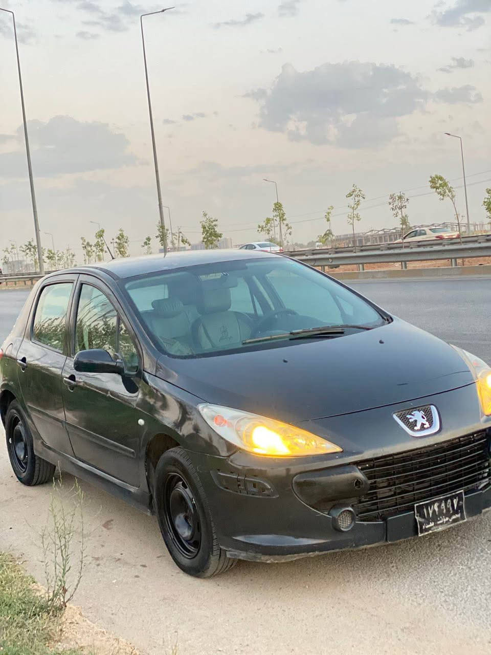 مواسفات+تةبريد سارد و گةرم+گير توماتيك +دوجام  كارةبا+ئاوينة كارةبا +سوكان پاوةر + ناو گةعي +دوگمةي s سپؤرت + ئاوينةي جام لةمس و كاميرةية + ئيرباگ ABS + لايت بةرز و نزم كردن لة دةشبول  
----------------------------------------------------------------
سةيارةكة بي ليدرانة تەنها ٣ پارچە و نیوی سبوغە بەلام بە عام دەیفرۆشم  
گير و مةكينة ليدران برانةوة وةرگةران تةقة و رةقةي بة شةرت 
بةو شةرتة دةيفروشم هةموي لةسةر بيلادي بي سةيارةكي زور جائيزة بة دلي خوم مةسرةفم كردية هيچ مةسرةفي تيدا نية 
سعري 45 و مةجال 
_____________________________________________
سیارەکە ئارم پلاستیکی هەولیرە بەناوی خۆمە ،
پاکانەشە بەناوی خۆمە تەنها ٦٠ هەزار غرامەی لەسەرە دوای معامەلە دەگەریتەوە …

رةقةم موبايل☎️ (***********) أربيل, العراق
