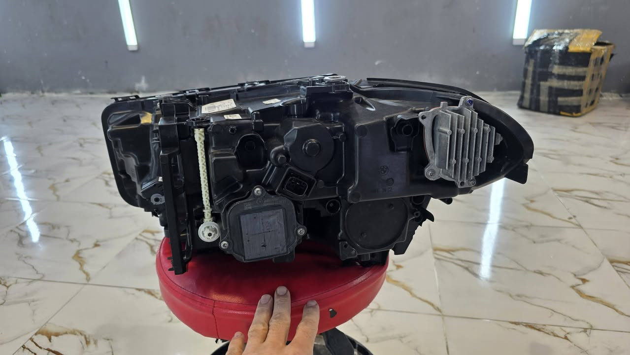 السلام عليكم 

اخوان عندي لايت بي ام G30 او G31 جهة النفر خلي سعر معقول و خذها 
***********
