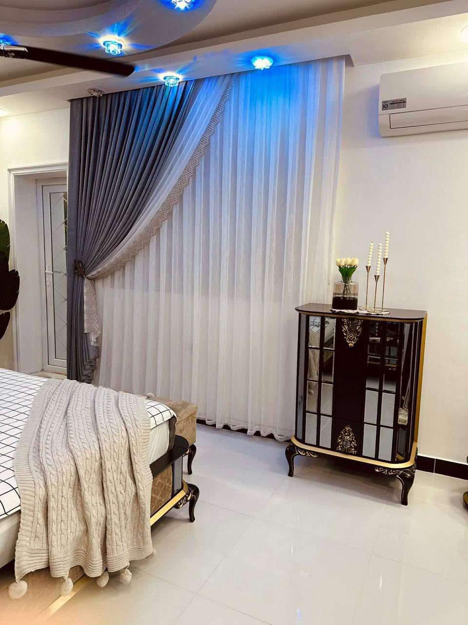 غرفة نوم تركية بعدها جديده ماخذها ب٢٦ ورقة والدوشك بورقتين ابيعا بمليون و٤٠٠ هيه والدوشك مكاني بغداد الشعب حي البساتين ***********@
