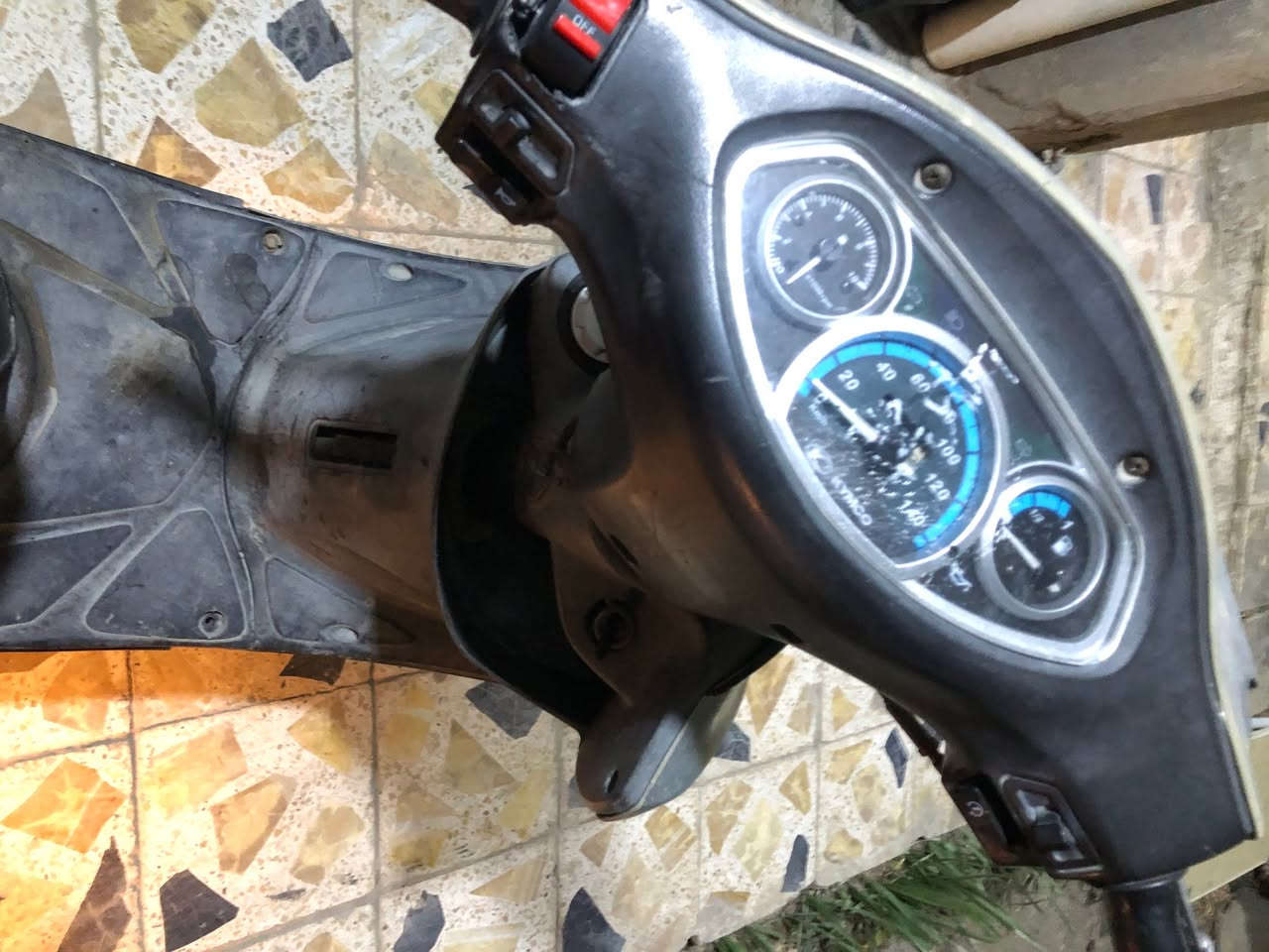 جي فور للبيع نكرة سلف عداد بانزين لايت هورن مكينة ناعمه نهضة معدل مامتواجد فيس ***********
