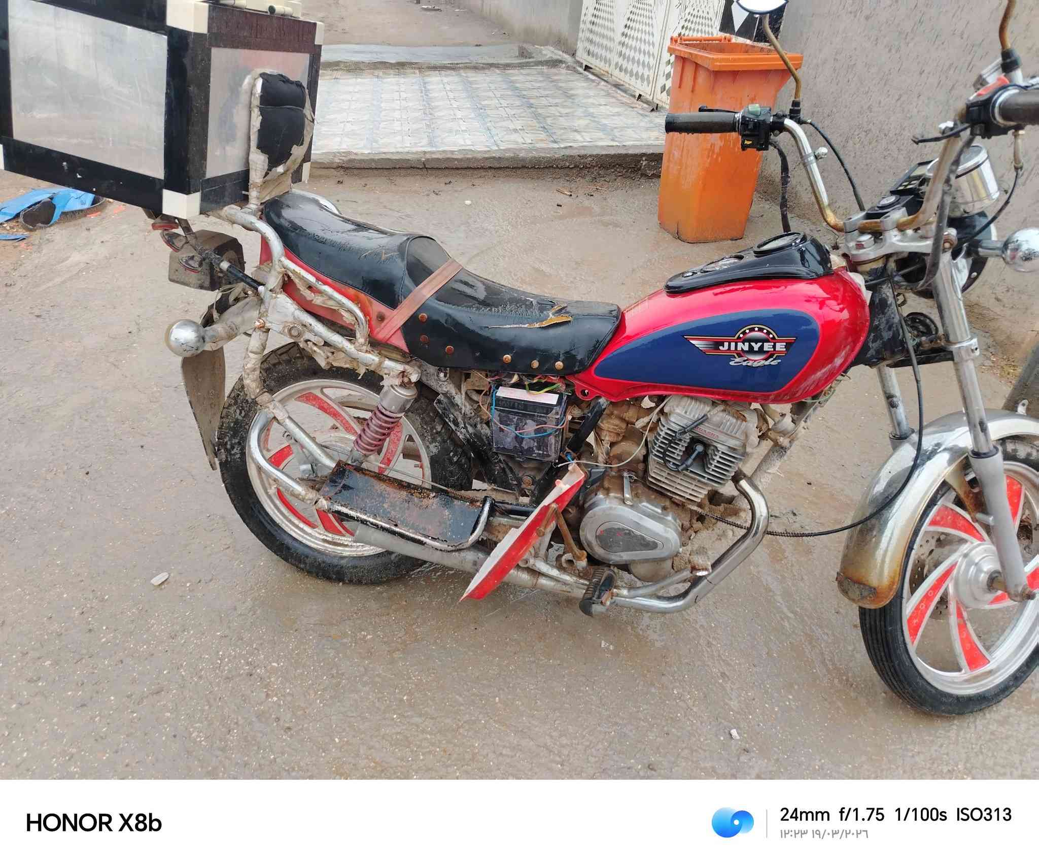 سلام عليكم 
دراجه جونده للبيع  ابيع كوم حديد طافيه  مكاني بابل جبله السعر 300 للستفسار ***********
