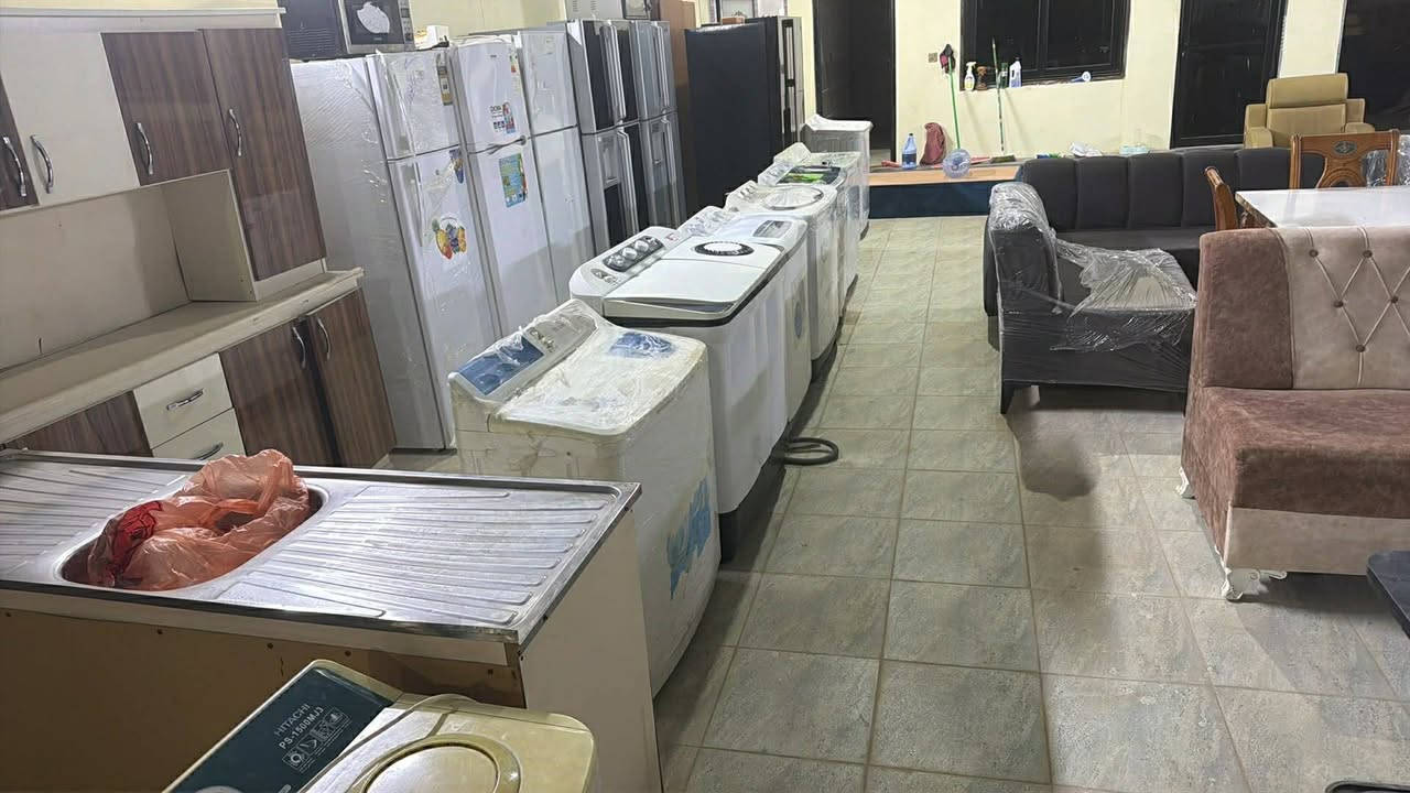 للبيع غسالات 
وثلاجات 
ومجمده اخو جديد 
العنوان الديوم شارع 60
توصل على رقم ***********
