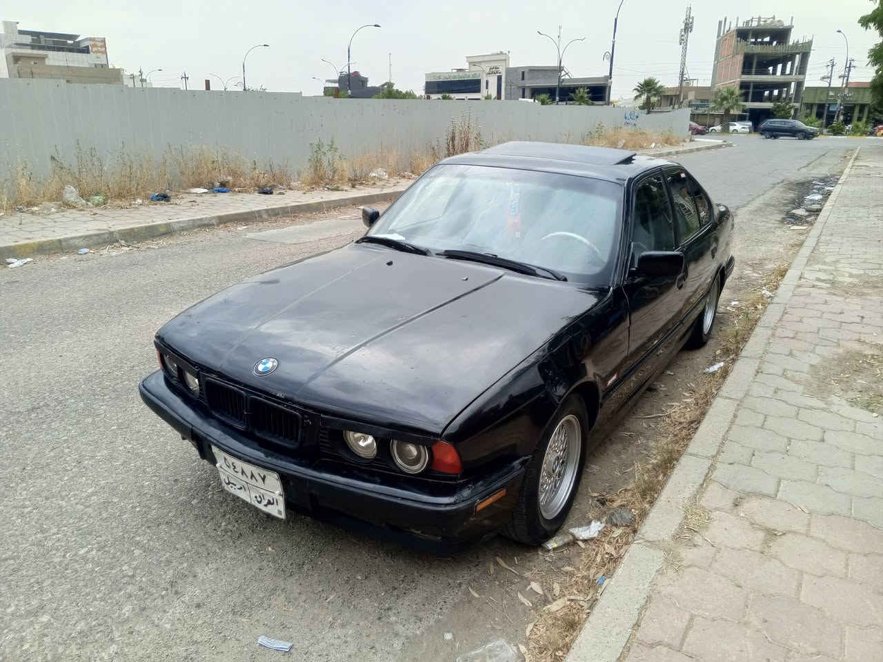 سلام عليكم بي ام موديل 91 سياره تحفه فنيه مستعجل عالبيع او مراوس مع تكسي 525 بلاد محرك28 بومه  سنويه منتهي بال 20 سياره كامله شغل واطلع فقط يحتاج شيال كاردن مال كير السعر 38 ومجالها كلش قليل جوه ال 35 ماترهم رجاء بدون احراج وتحياتي الكم كير عادي وكله شرط بس محتاج دابيعه رقمي ***********
