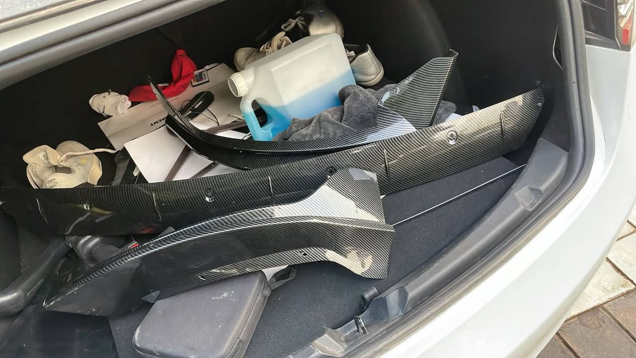 سلام عليكم لحيه تيسلا 3/yلون كاربون فايبر للبيع جوه السوك جديده
***********
