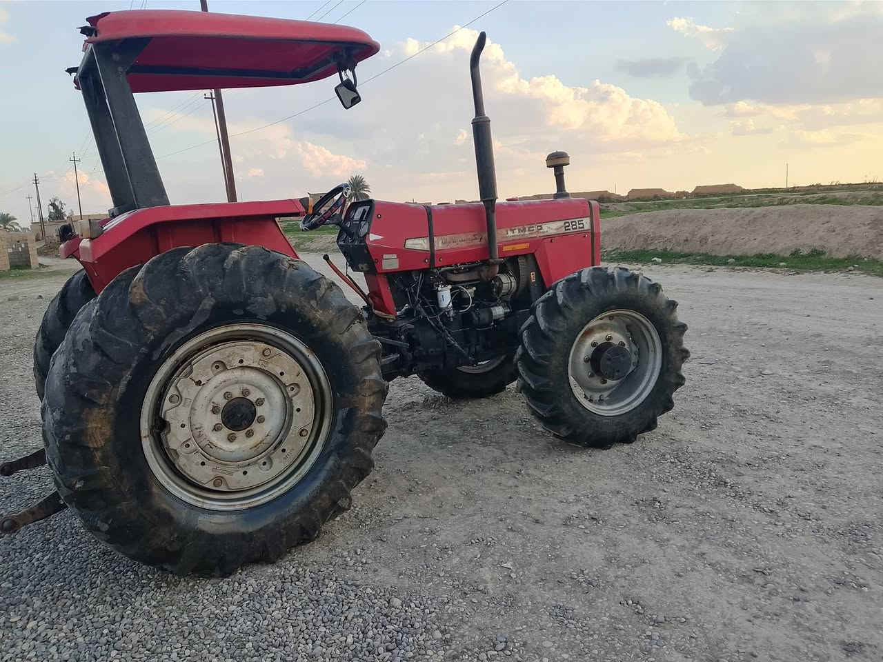 سلام عليكم تركتر ايراني 2011 بلادي اكسل ايطالي 🇨🇴 وضع شركه كلو شرط رقم كركوك الماني تريد تحويل تريد وكاله مكان التركتر الشركاط للاستفسار على الرقم ***********
