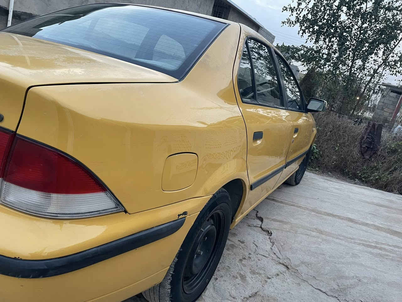 السلام عليكم سمند للبيع موديل 2011
مكفولة من ضربة وتبديل وصبغ وخياس 
كير و محرك مكفولات من تنقيص وتبخير 
كهربائيات كلها شغالة 
ميكانيك مكفول 
صدر امامي خلفي 
مشط ستيرن جديد 
كلج جديد 
رقم بغداد انكليزي باسمي 
سنوية لل 29
مصفرة هيئة وغرامة 
دوسات بلاد 
هلالات بلاد 
شواصي بلاد 
تبريد ثلج و السويج 
السيارة مابيها نقص برغي واحد 
السعر اتصل على الرقم 
***********
مكاني بسماية ناحية الوحدة 
التفاصيل كلها مكتوبة كدامك 
اتصل على السعر فقط
